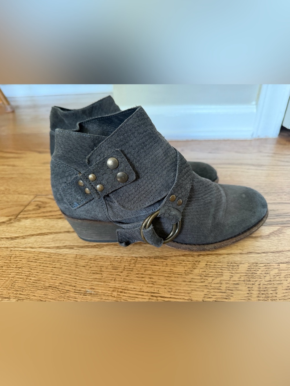 Free People size 38 gray textured ankle booties tortuga